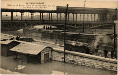 Carte postale ancienne Paris Inondé - Cliché du 28 Janvier 1910 - La Seine au Pont Mirabeau
                                                                     à Paris 15e
                                