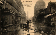 Carte postale ancienne Paris inondé - Cliché du 28 Janvier 1910 - Rue de Lourmel à Grenelle
                                                                     à Paris 15e
                                