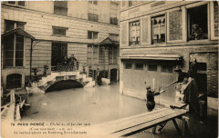 Paris Inonde 76 Le ravitaillement au Fb Saint-Germain à Paris