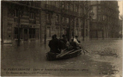 Paris Inonde 1910 En bateau au Bd Haussmann à Paris