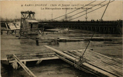Paris Inonde 1910 Le Metropolitain Pont Mirabeau à Paris