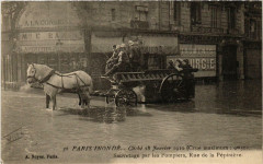 Paris Inonde 36 Sauvetage par les Pompiers rue de la pepiniere à Paris