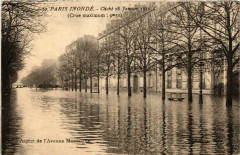Paris Inonde 39 Aspect de l'Avenue Montaigne à Paris
