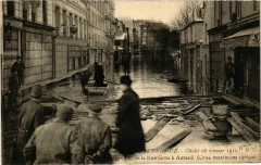 Carte postale ancienne Paris inondé - Cliché 28 Janvier 1910 - Un Coin de la Rue Gros à Auteuil
                                                                     à Paris 16e
                                