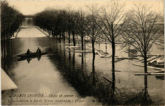 Carte postale ancienne Paris inondé - Cliché 28 janvier 1910 - L'Inondation à Javel
                                                                     à Paris 15e
                                