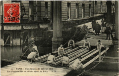 Paris Inondations 4 Les Pontonniers du Genie Quai de Billy à Paris