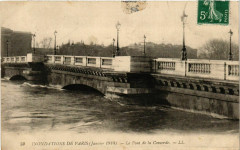 Carte postale ancienne Paris Inondations de Paris 1910 Pont de la Concorde
                                                                     à Paris 7e
                                