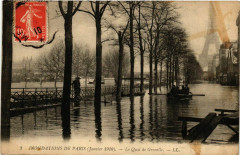 Carte postale ancienne Inondations de Paris (Janvier 1910) - Le Quai de Grenelle
                                                                     à Paris 15e
                                