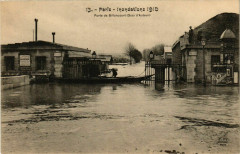 Carte postale ancienne Inondations 1910 - Porte de Billancourt (Quai d'Auteuil)
                                                                     à Paris 16e
                                