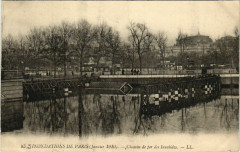 Paris Inondations 1910 Chamin de fer des Invalides à Paris