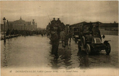 Paris Inondations 1910 Le Grand Palais à Paris