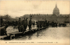 Paris Inondations 1910 Construction d'un passerelle à Paris