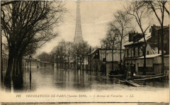 Carte postale ancienne Inondations de Paris (Janvier 1910). - L'Avenue de Versailles
                                                                     à Paris 16e
                                