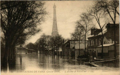 Carte postale ancienne Inondations de Paris (Janvier 1910). - L'Avenue de Versailles
                                                                     à Paris 16e
                                