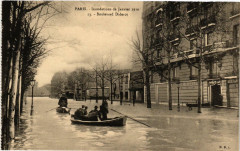 Carte postale ancienne Inondation de Janvier 1910 - Boulevard Diderot
                                                                     à Paris 12e
                                