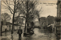 Carte postale ancienne Inondations 1910 - Auteuil - Rue Gros
                                                                     à Paris 16e
                                