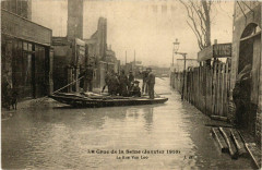 Carte postale ancienne La Crue de la Seine (Janvier 1910) - La Rue Van Loo à Passy
                                                                     à Paris 16e
                                