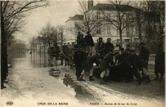 Carte postale ancienne Crue de la Seine - Entrée de la rue de Lyon
                                                                     à Paris 12e
                                