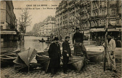 Carte postale ancienne Crue de la Seine - La Rue de Lyon - Les Marins et leurs Canots Berchon
                                                                     à Paris 12e
                                