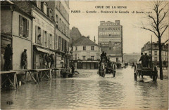 Carte postale ancienne Crue de la Seine - Grenelle - Boulevard de Grenelle 28 Janvier 1910
                                                                     à Paris 15e
                                