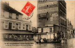 Carte postale ancienne Le XVe Arrondissement inondé (Janvier 1910) - La Rue des Usines (près le Boulevard de Grenelle)
                                                                     à Paris 15e
                                