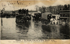 La Grande Crue de la Seine 111 L'Esplanade des Invalides