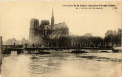 La Crue de la Seine 61 Au Pont de l'Archeveche