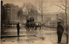 Carte postale ancienne Crue de la Seine - Vue prise de la rue Gros - Passy
                                                                     à Paris 16e
                                