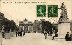 Paris (1e) L'Arc-de-Triopmhe du Carrousel et le Louvre à Paris 1er