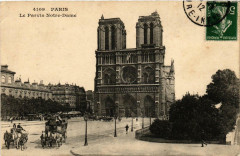 Paris (4e) Le Parvis N - D à Paris 4e