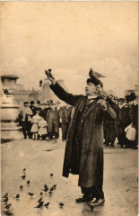 Paris (1e) Le Charmeur d'Oiseaux au Jardin des Tuileries à Paris 1er