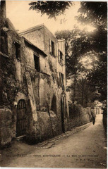 Carte postale ancienne Vieux Montmartre - La Rue Saint-Vincent
                                                                     à Paris 18e
                                