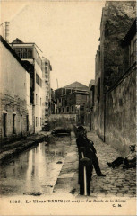 Carte postale ancienne Les Bords de la Bièvre
                                                                     à Paris 13e
                                