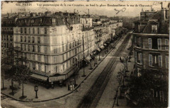 Vue panoramique de la rue Crozatier, au fond la place Rambouillet et La rue de Charenton à Paris 12e