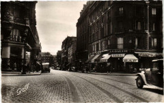 Carte postale ancienne Carrefour de la rue de Charenton et du Boulevard de Reuilly
                                                                     à Paris 12e
                                