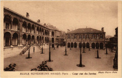 Carte postale ancienne Ecole Supérieure Arago - Cour vue du Jardin
                                                                     à Paris 12e
                                