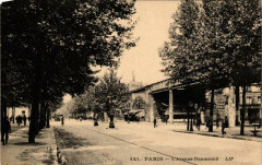 Carte postale ancienne L'Avenue Daumesnil
                                                                     à Paris 12e
                                