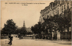 Carte postale ancienne Avenue Daumesnil à la Rue de Charenton - La Mairie
                                                                     à Paris 12e
                                