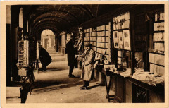Paris (6e) … en Flanant Les Arcades de l'Odeon à Paris 6e