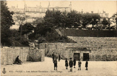 Paris (5e) Les Arenes Romaines Rue Monge -
																					75005 Paris 5e
																			
