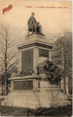 Paris La Statue d'Alexandre Dumas pere à Paris