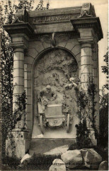 Monument de Levassor à la Porte-Maillot à Paris 16e