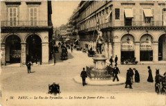 Paris (1e) La Rue des Pyramides. La Statue de Jeanne d'Arc à Paris 1er