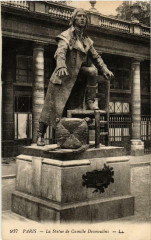 Paris (1e) La Statue de Camille Desmoulins à Paris 1er
