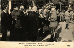 Paris Les fetes de la Victoire. Remise d'une Gerge à Paris