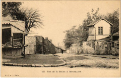 Carte postale ancienne Rue de la Bonne à Montmartre
                                                                     à Paris 18e
                                