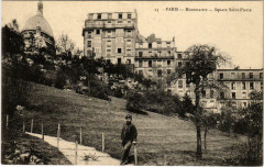 Montmartre — Square Saint-Pierre à Paris 18e