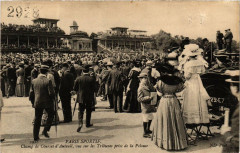 Carte postale ancienne Champ de Courses d'Auteuil, vue sur les Tribunes prise de la Pelouse
                                                                     à Paris 16e
                                