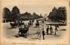 Carte postale ancienne L'Avenue du Bois de Boulogne
                                                                     à Paris 16e
                                