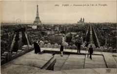 Panorama pris de l'Arc de Triomphe à Paris 16e